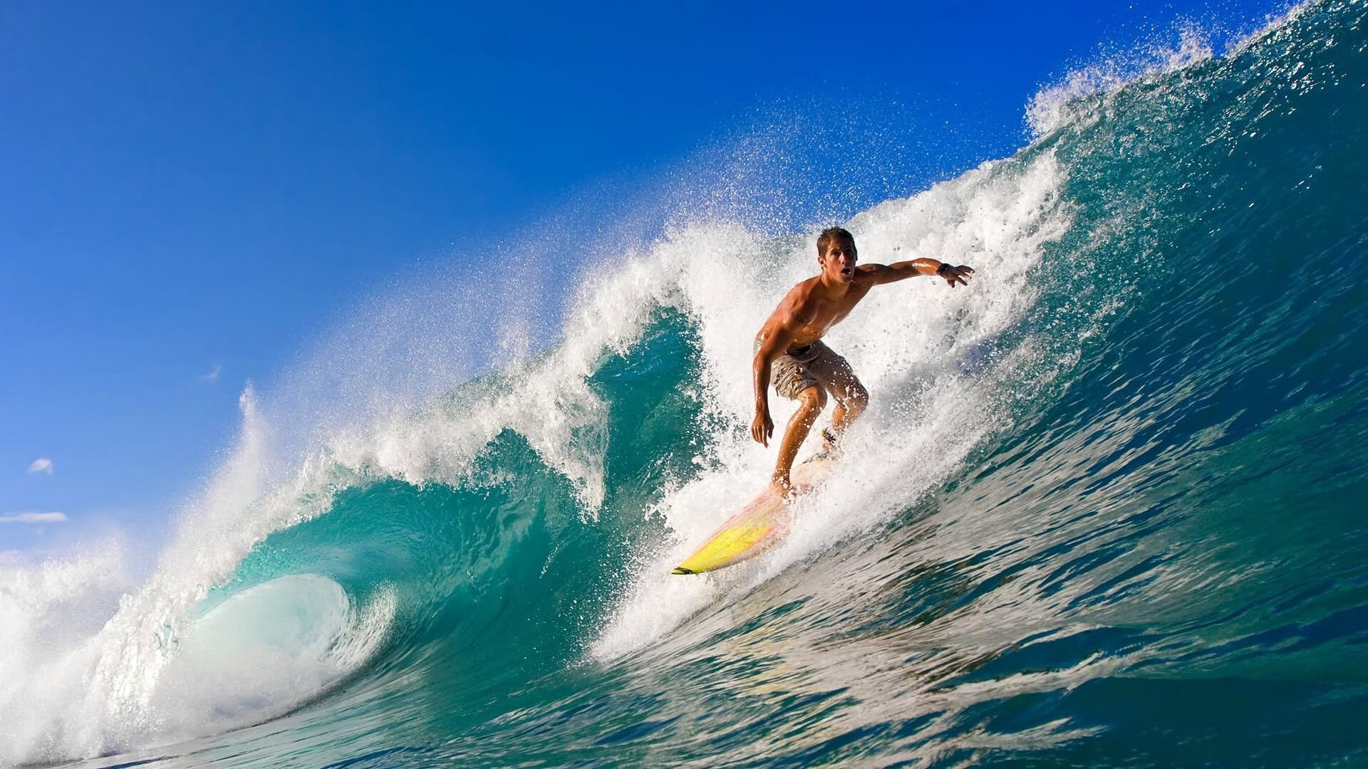 以足球为主题的社区文化建设步伐加快，增强邻里关系，以足球文化为主题的绘画